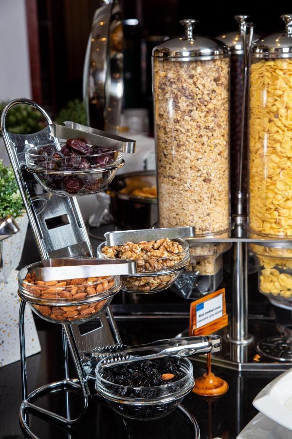 Rahat Palace Hotel Алма Ата Екстериор снимка A cereal bar