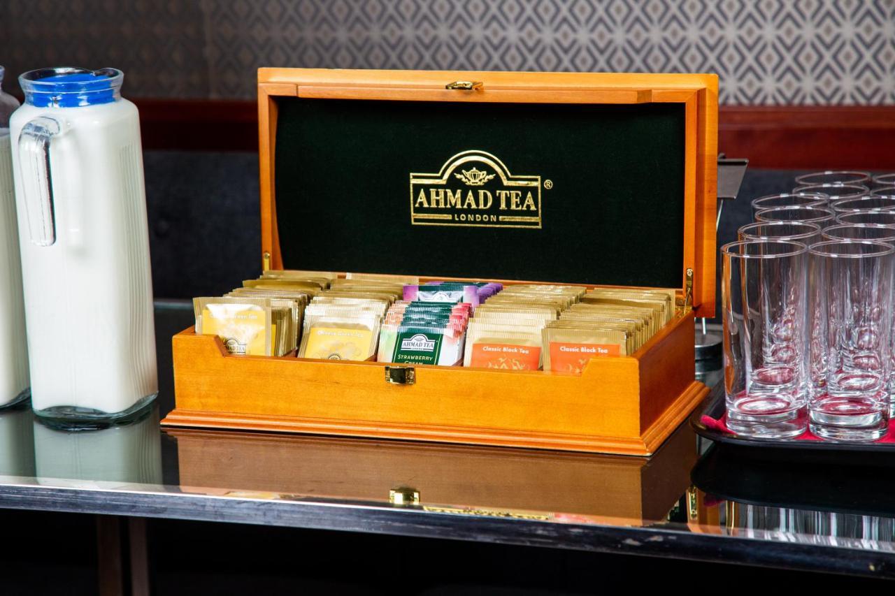 Rahat Palace Hotel Алма Ата Екстериор снимка A tea chest