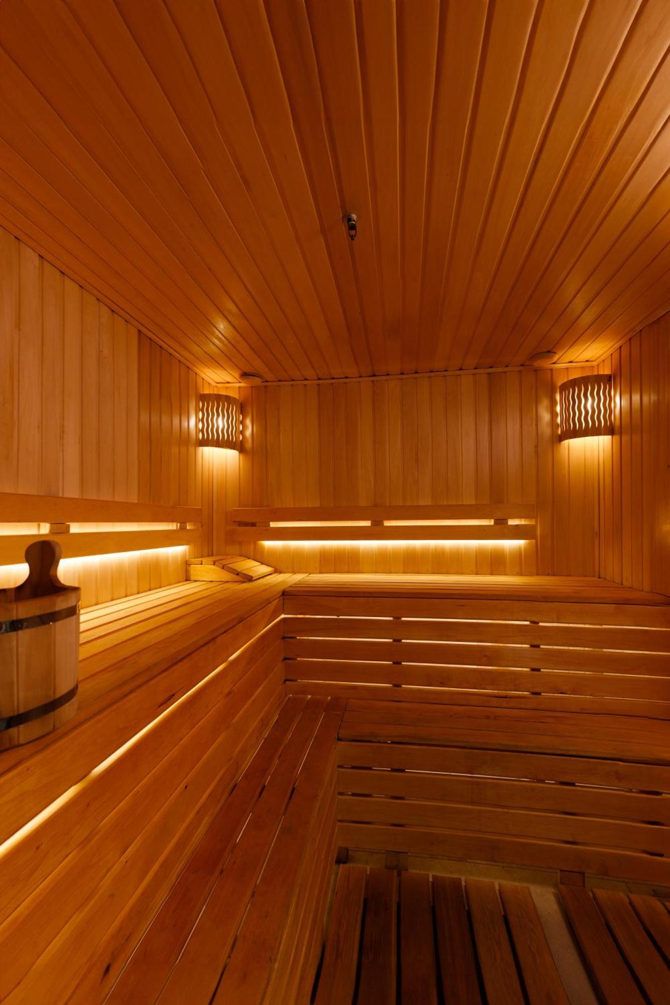 Rahat Palace Hotel Алма Ата Екстериор снимка A Finnish sauna