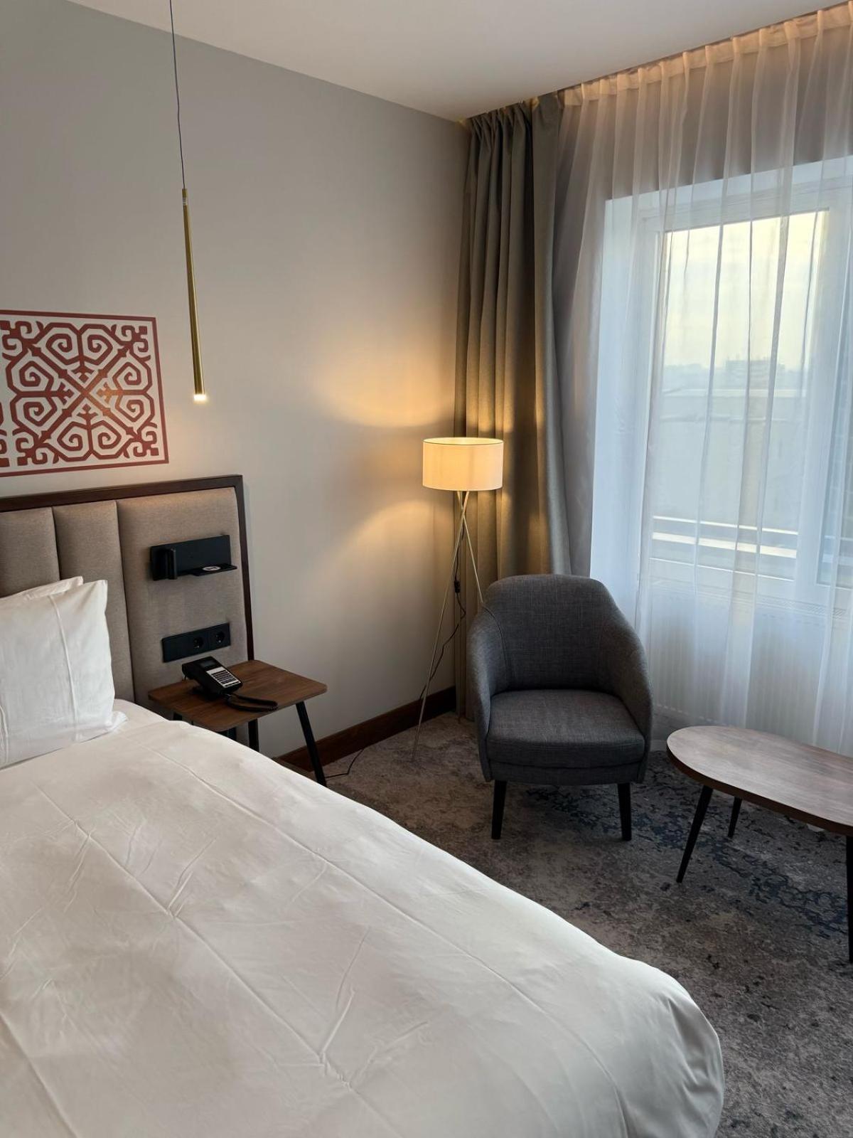 Rahat Palace Hotel Алма Ата Екстериор снимка