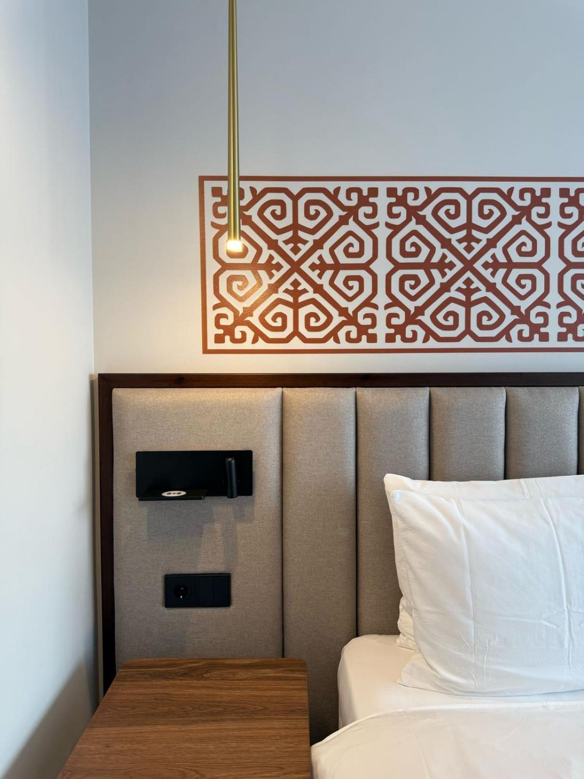 Rahat Palace Hotel Алма Ата Екстериор снимка