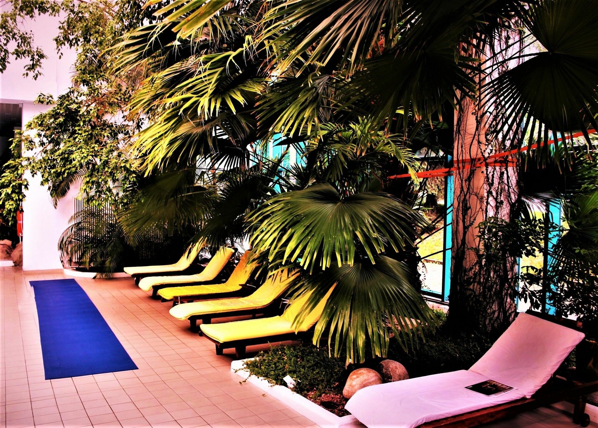 Rahat Palace Hotel Алма Ата Екстериор снимка The spa at the Hotel
